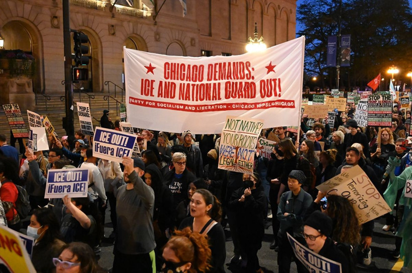 New York'ta on binlerce kişi "Krallara Hayır" protestolarında Trump yönetimini eleştirdi - Resim: 23