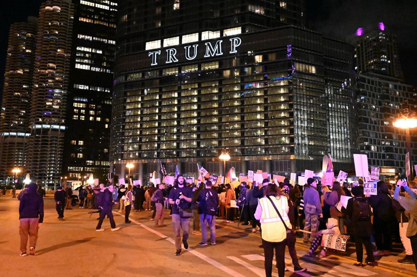 New York'ta on binlerce kişi "Krallara Hayır" protestolarında Trump yönetimini eleştirdi - Resim: 28