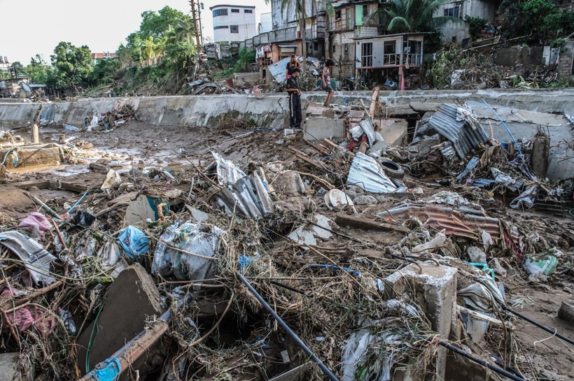 Filipinler’de tayfun, Vietnam'da sel! Onlarca kişi hayatını kaybetti - Resim: 6