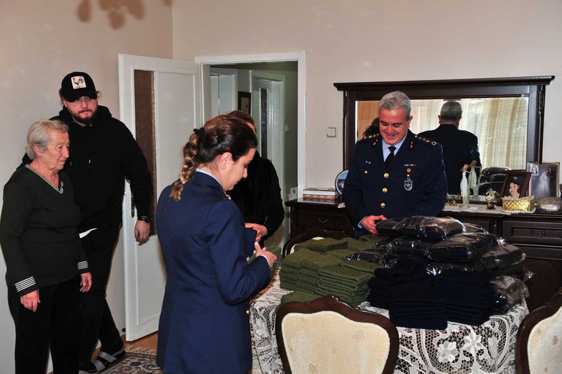 Hatice ninenin hediye bere ve boyunlukları Mehmetçik'i sıcak tutacak - Resim: 2