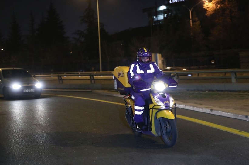 Sanayi ve Teknoloji Bakanı Mustafa Varank, yeni yıla girerken motokurye oldu sipariş götürdü - Resim: 8