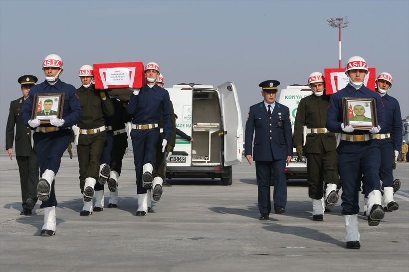 Konya'da yoğun sis nedeniyle askeri araç devrilmişti: Şehitlerimiz memleketlerine uğurlandı - Resim: 1
