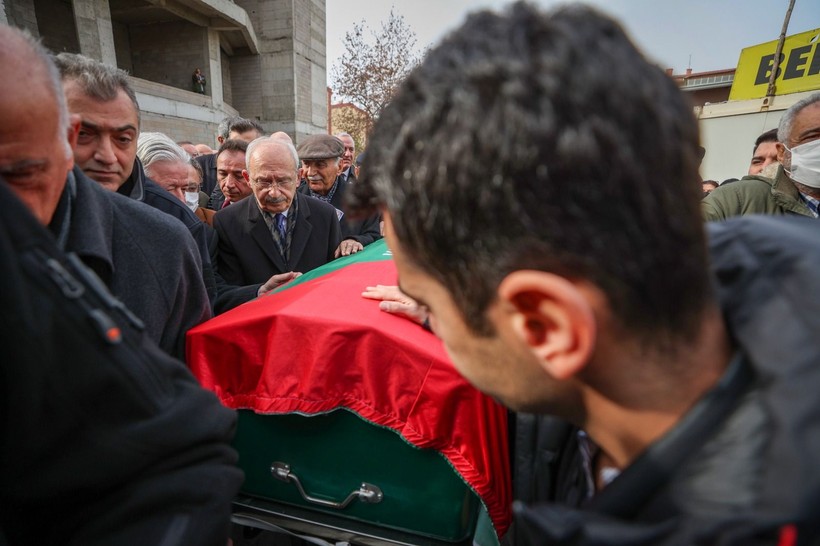 CHP lideri Kemal Kılıçdaroğlu dayısı Ali Gündüz'ü son yolculuğuna uğurladı - Resim: 9