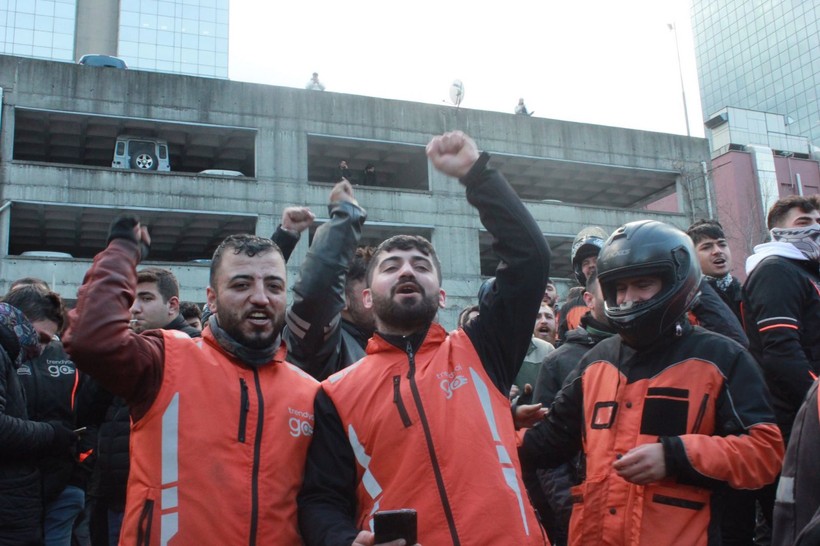 Trendyol GO kuryeleri eylemde: Şirketin genel merkezinde toplandılar - Resim: 3