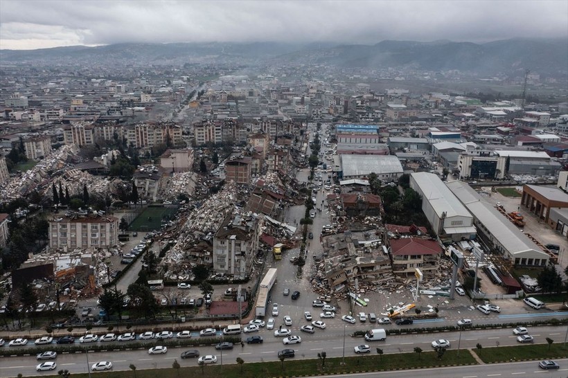 Son dakika deprem haberleri... Kahramanmaraş'ta meydana gelen depremler Hatay'da meydana gelen yıkım havadan görüntülendi - Resim: 4
