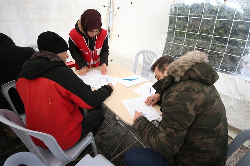 Ülkenin dört bir yanından depremzedelere kan bağışı yapılıyor - Resim: 15