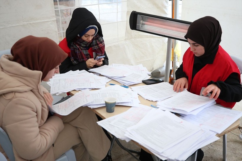 Ülkenin dört bir yanından depremzedelere kan bağışı yapılıyor - Resim: 17