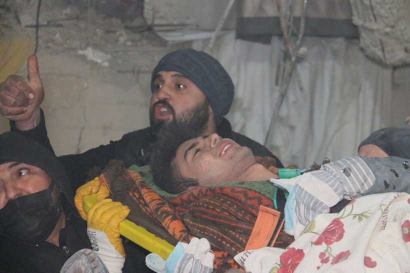 Depremin vurduğu 10 ilde arama kurtarma çalışmaları devam ederken sevindiren haberler geliyor - Resim: 9