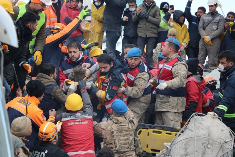 10 ili etkileyen Kahramanmaraş merkezli depremlerin ardından umut yeşerten kurtuluş haberleri geliyor - Resim: 20