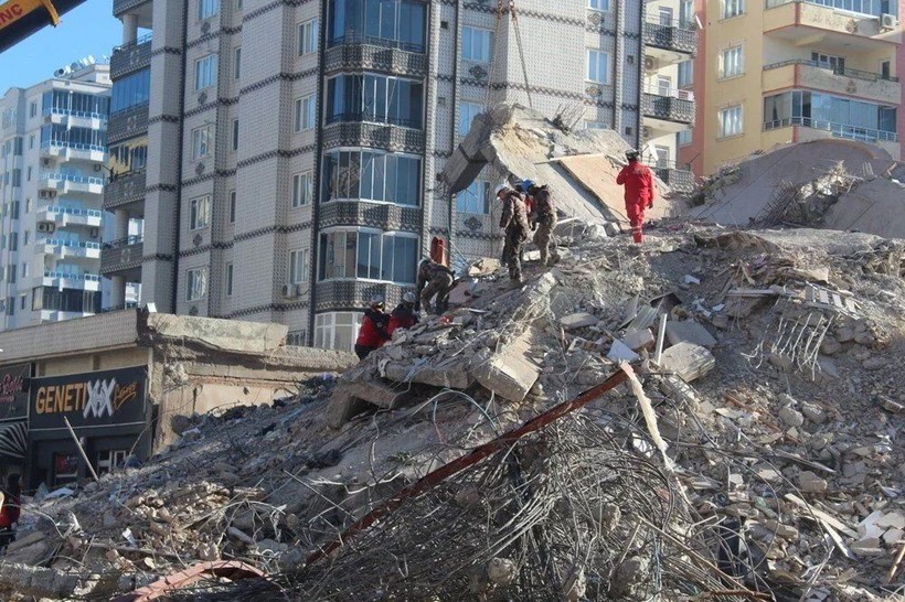 Kahramanmaraş merkezli depremde Emre Apartmanı için korkunç iddia! Banka kolon kestiği için mahkemelik olmuşlar - Resim: 6