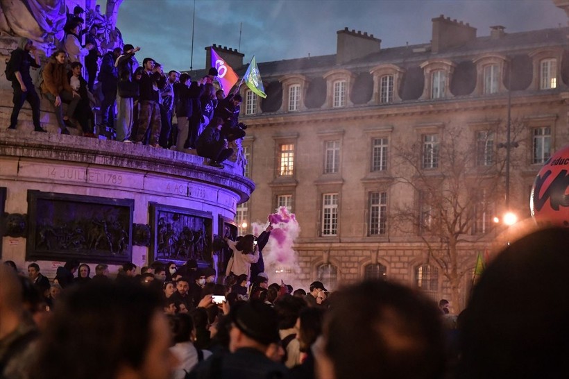 Macron köşeye sıkıştı! Kararları Fransa'yı birbirine kattı! 1 milyonun sokağa dökülmesi ülkeyi felç etti - Resim: 34