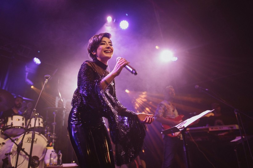 Ceyda Düvenci'nin sunuculuğunu yaptığı 'Bambaşka Sohbetler' programına konuk olan şarkıcı Melek Mosso'dan kan donduran itiraf: Bizi dövüyor aç bırakıyor... - Resim: 4