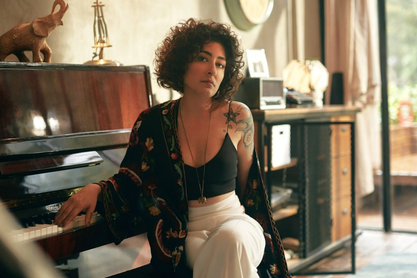 Ceyda Düvenci'nin sunuculuğunu yaptığı 'Bambaşka Sohbetler' programına konuk olan şarkıcı Melek Mosso'dan kan donduran itiraf: Bizi dövüyor aç bırakıyor... - Resim: 6