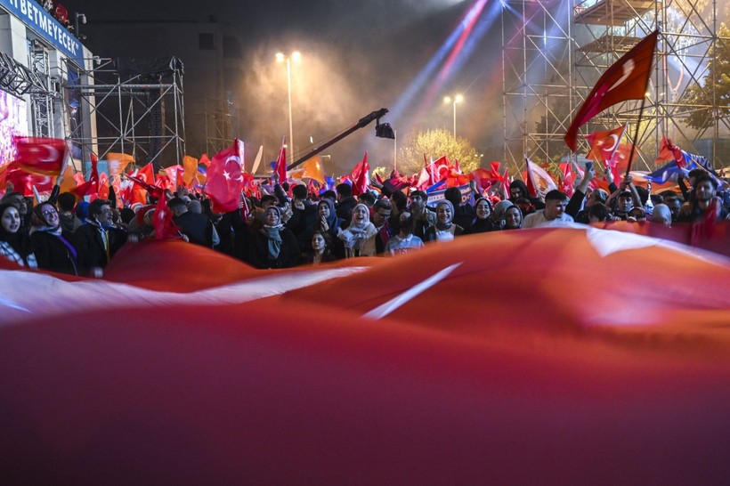 Ezber bozulmadı! Cumhurbaşkanı Recep Tayyip Erdoğan yüzbinlere balkon konuşmasını Külliye'den yaptı - Resim: 20