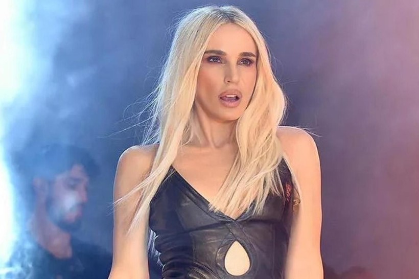 Sahne kıyafetiyle adından sıkça söz ettiren şarkıcı Gülşen alışılmışın dışında giyindi! O kıyafetine yorum yağdı - Resim: 3
