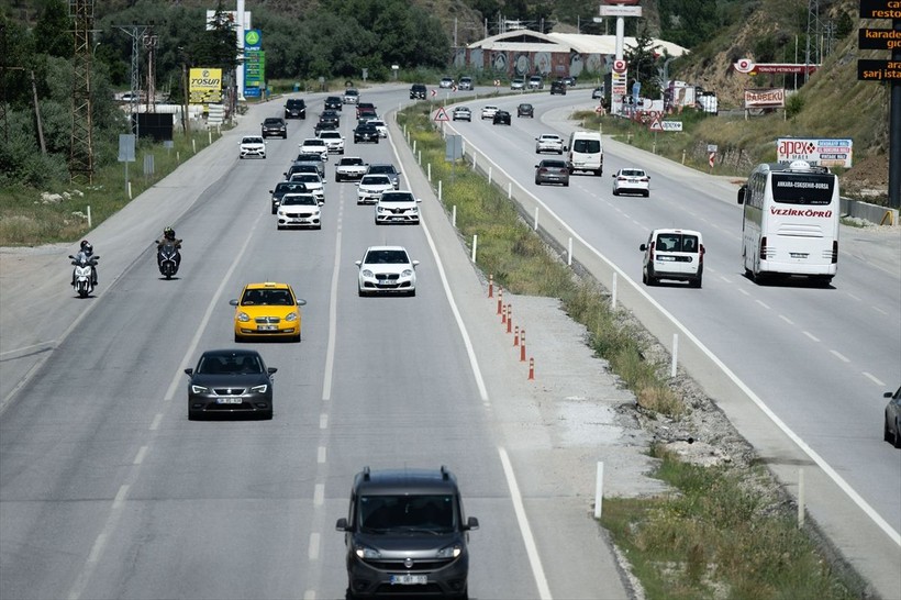 Kurban Bayramı tatili sona erdi! Tatilcilerin dönüşü uzun kuyruklar oluşturdu - Resim: 20