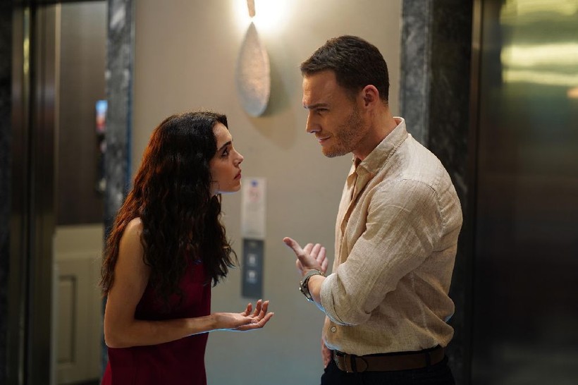 'Ya Çok Seversen' dizisindeki rolleriyle dikkat çekiyorlar! Kerem Bursin ve Hafsanur Sancaktutan öpüştü sosyal medya onları konuştu - Resim: 5
