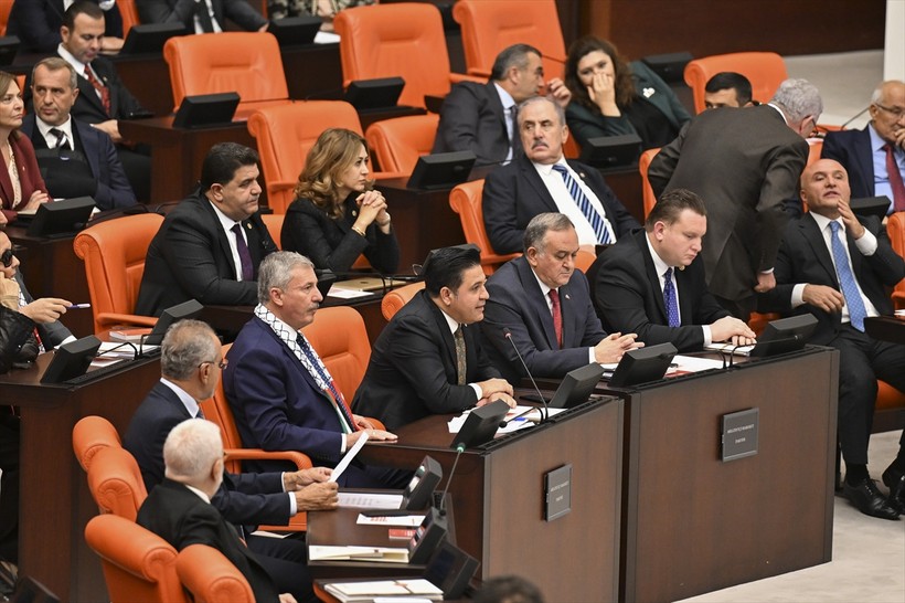 Meclis'teki oturma krizini Devlet Bahçeli çözdü! Saadet Partisi milletvekilleri koltuksuz kalmıştı - Resim : 4
