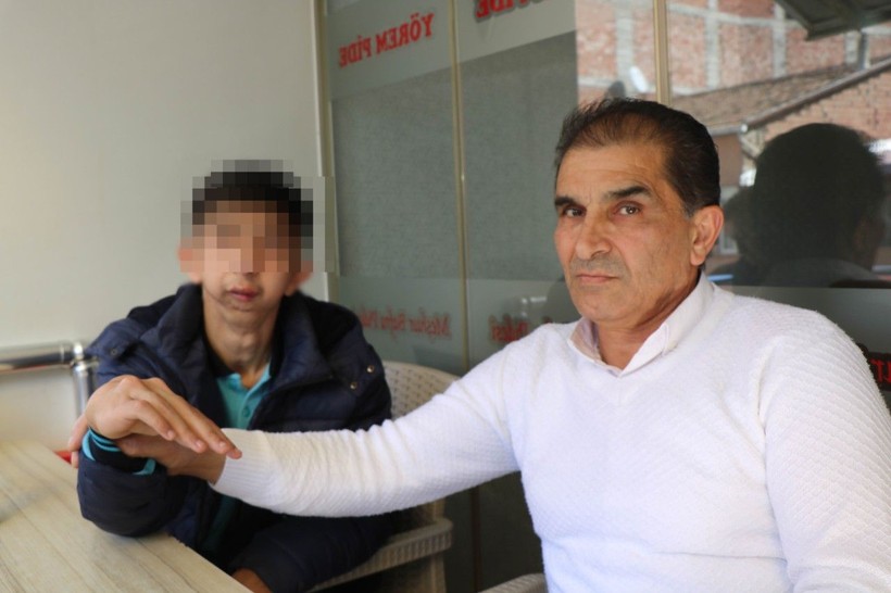 17 yaşındaki Yaşar Hüseyin'in alt çenesi yok, dişleri üst damağında! Aile, özel mamayla beslenen çocukları için çare arıyor - Resim: 5