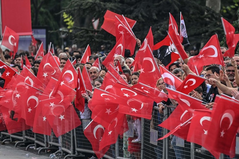 Türkiye iliklerine kadar Cumhuriyet'i kutluyor! Nereye baksan kırmızı-beyaz! 🤍❤️Meydanlarda 7'den 70'e 100. yıl coşkusu - Resim: 330