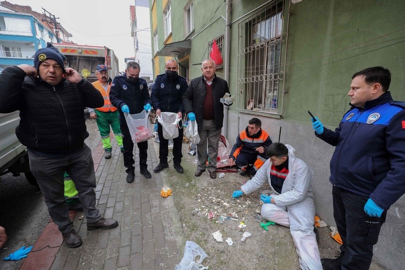 Ankara Yenimahalle’de bir evden 3 ton çöp çıktı - Resim: 6