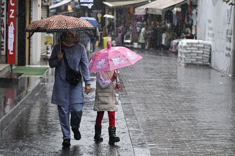 Mont, atkı, eldiven, şemşiye ne varsa çıkarın! İstanbul, Ankara ve İzmir'de kar ve yağmur uyarısı geldi | 2 Ocak 2024 il il hava durumu - Resim: 16