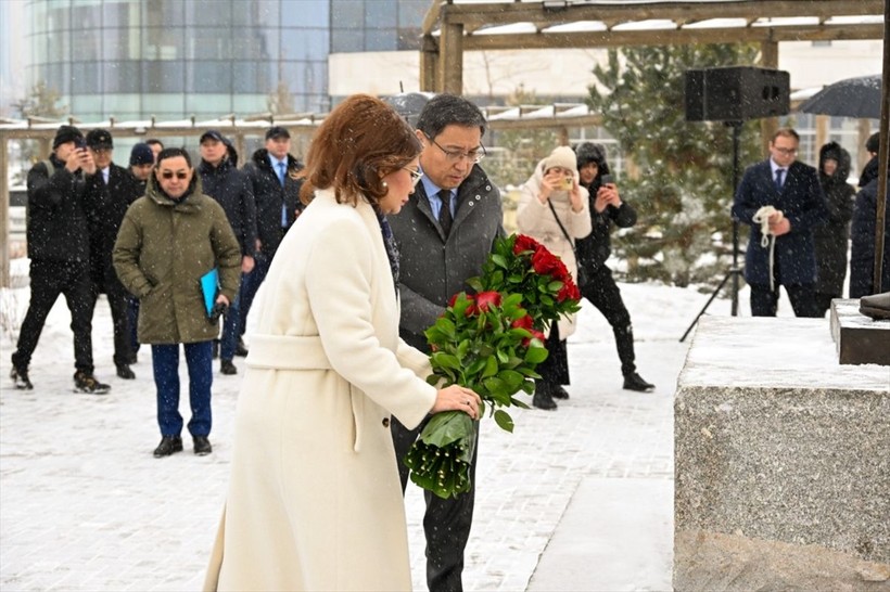 Kazakistan’ın Almatı şehrinde Atatürk heykeli törenle açıldı - Resim: 2