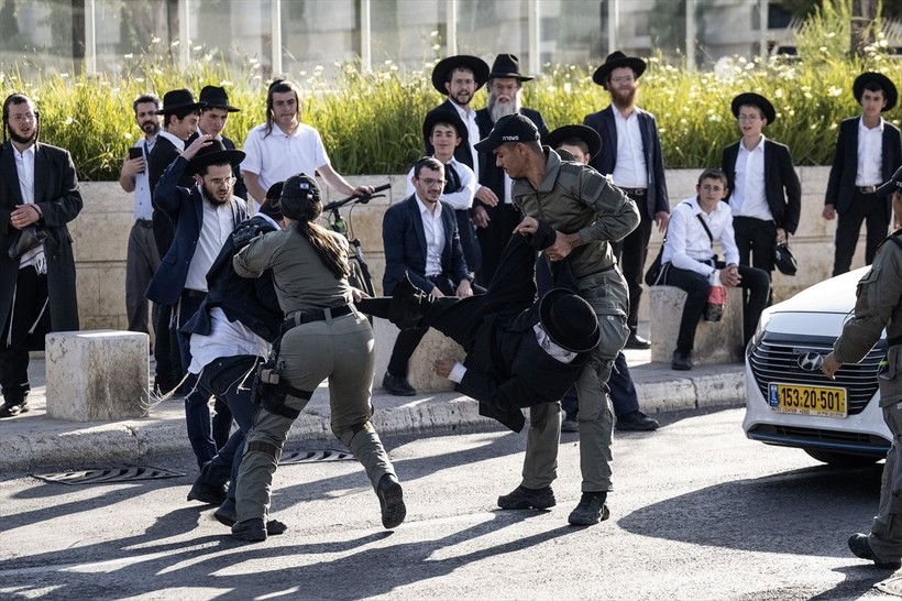 Ultra Ortodoks Yahudilerden Batı Kudüs’te İsrail’in zorunlu askerlik hizmetine karşı protesto - Resim: 29