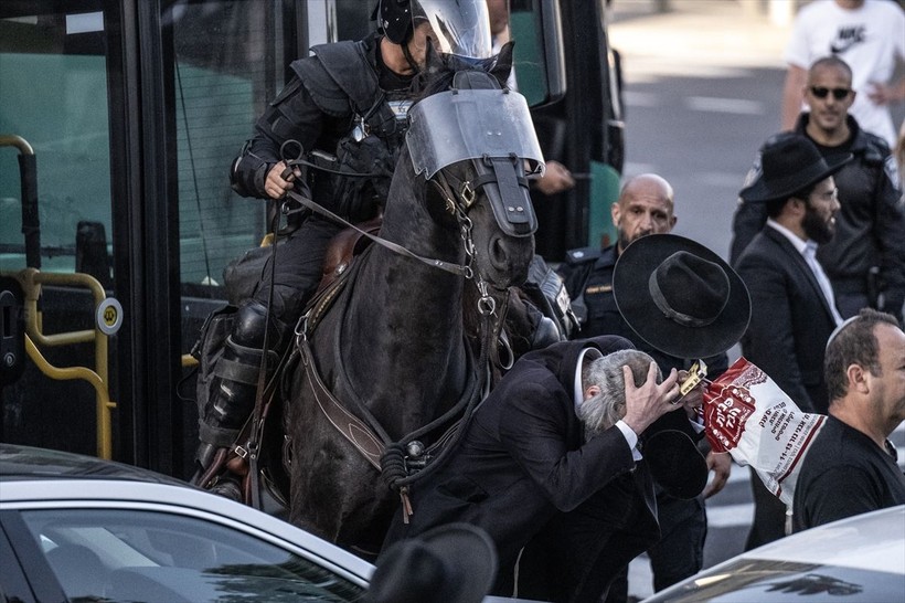 Ultra Ortodoks Yahudilerden Batı Kudüs’te İsrail’in zorunlu askerlik hizmetine karşı protesto - Resim: 35
