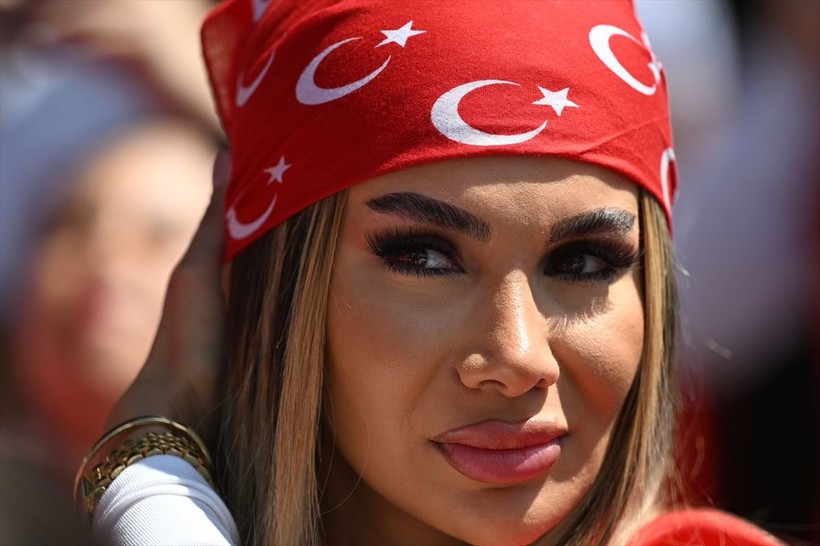 Portekiz maçı öncesi Dortmund'daki Türkler her yeri kırmızı beyaza boyadı - Resim: 2
