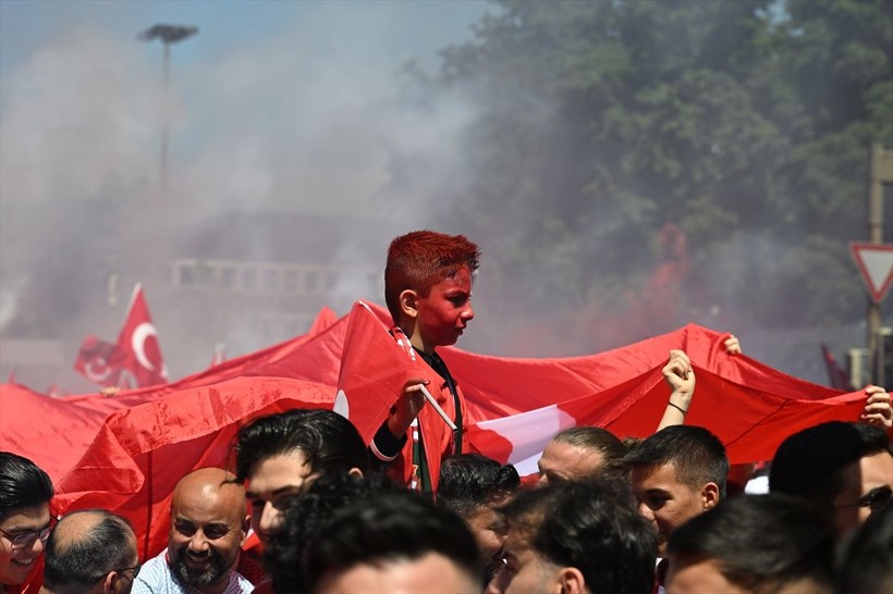 Portekiz maçı öncesi Dortmund'daki Türkler her yeri kırmızı beyaza boyadı - Resim: 10
