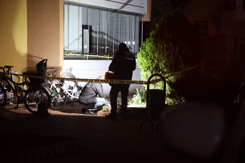 Kadın öğretmen boşanma aşamasındaki kocası tarafından 17 bıçak darbesiyle öldürüldü - Resim: 1