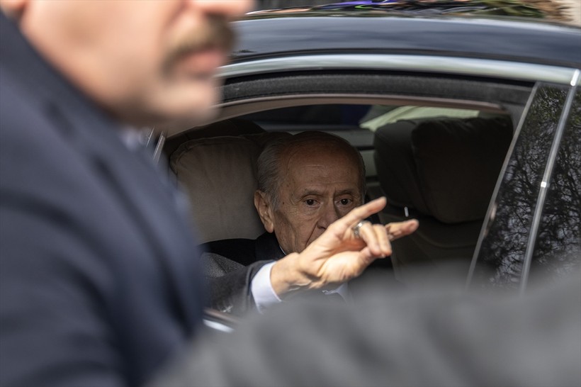 Devlet Bahçeli 2 ay sonra ilk kez görüntülendi! Türkeş'in kabrine ziyaret - Resim : 2