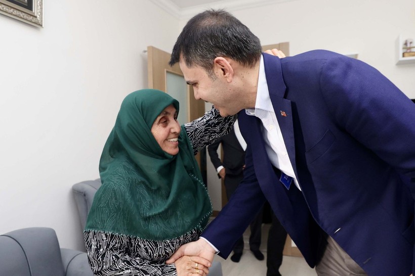 Bakan Kurum'dan depremzede aileye ziyaret: Sözümüzü tutacağız - Resim: 5