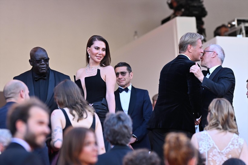 Cannes'dan Ebru Yaşar geçti! Kırmızı halıya damga vurdu - Resim : 2