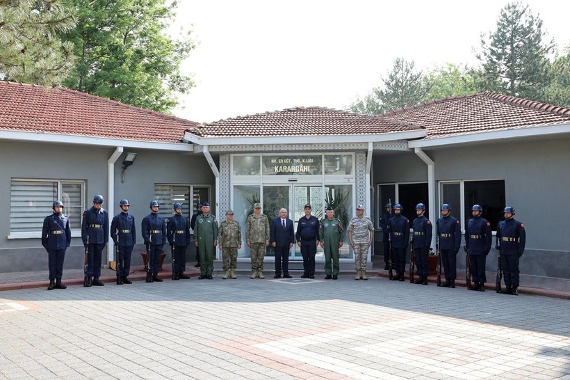 Bakan Güler, Kütahya'da Mehmetçikle bayramlaştı - Resim: 5