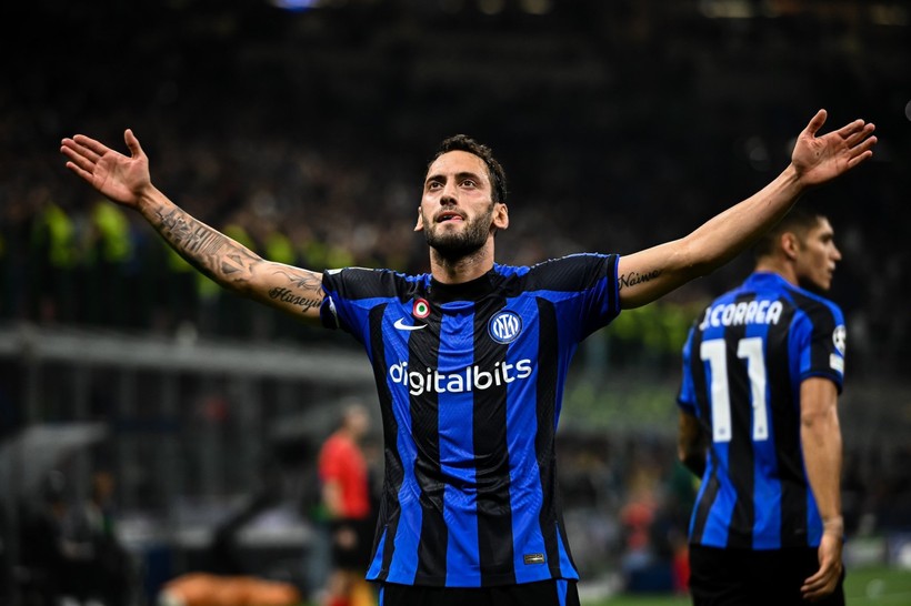 Galatasaray’da transfer bombası: Hakan Çalhanoğlu'nun menajeri İstanbul'a geliyor - Resim : 1