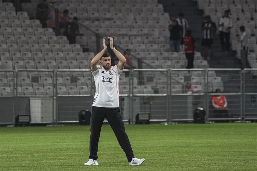 Orkun Kökçü taraftara üçlü çektirdi - Resim: 4