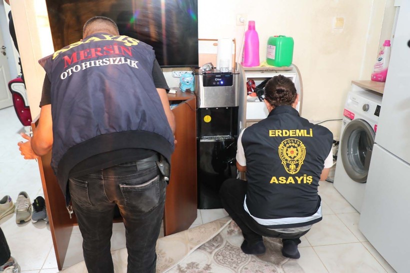 Mersin'de fuhuş operasyonu! 50 milyonluk mala el konuldu! 18 kadın kurtarıldı - Resim: 5