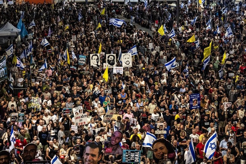 Tel Aviv'de yüzlerce kişi Gazze'de ateşkes ve İsrailli rehinelerin geri getirilmesi için sokağa çıktı - Resim: 4
