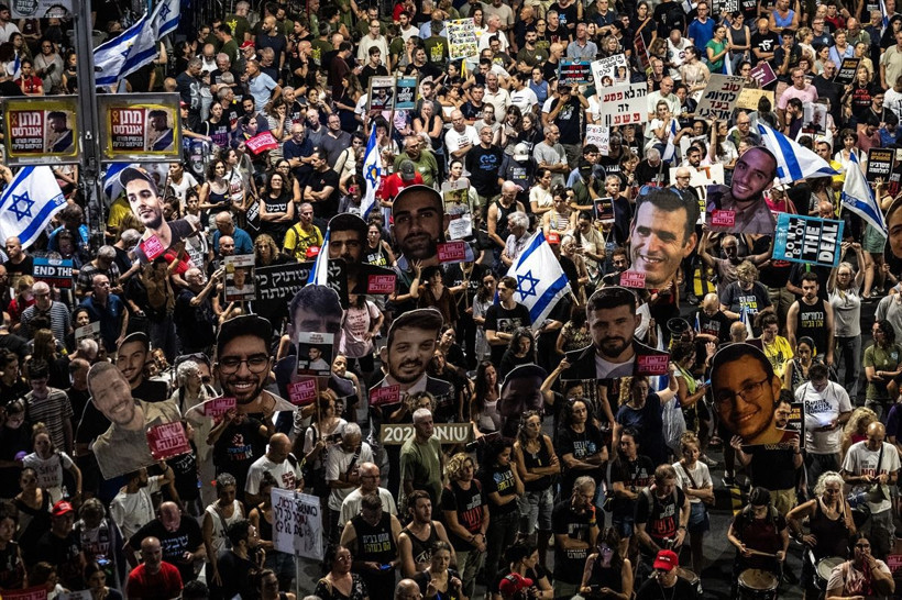 Tel Aviv'de yüzlerce kişi Gazze'de ateşkes ve İsrailli rehinelerin geri getirilmesi için sokağa çıktı - Resim: 20