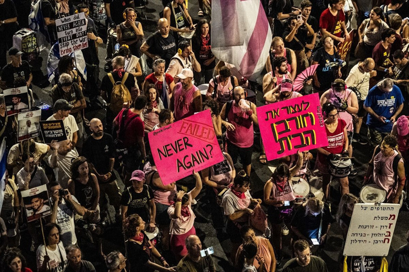 Tel Aviv'de yüzlerce kişi Gazze'de ateşkes ve İsrailli rehinelerin geri getirilmesi için sokağa çıktı - Resim: 19