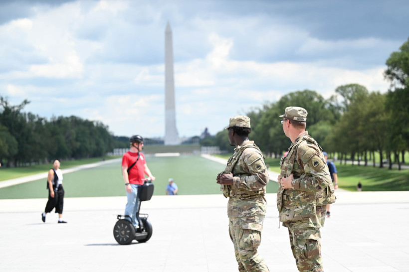 Washington'a sevk edilen Ulusal Muhafızların tamamı görev yerlerine yerleşti - Resim : 1