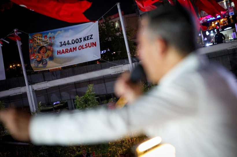 Özgür Özel'den, AK Parti'ye geçen Aydın'da tepki mitingi! Burcu Köksal da yanındaydı - Resim: 7