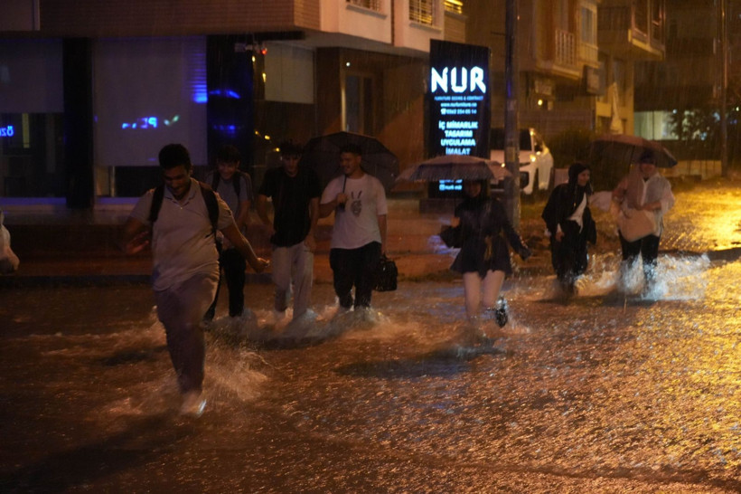 Samsun'da sağanak yağış: Atakum'da ev ve iş yerlerini su bastı - Resim: 4