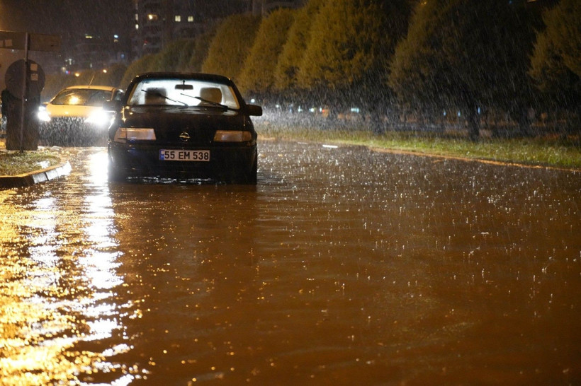 Samsun'da sağanak yağış: Atakum'da ev ve iş yerlerini su bastı - Resim: 7