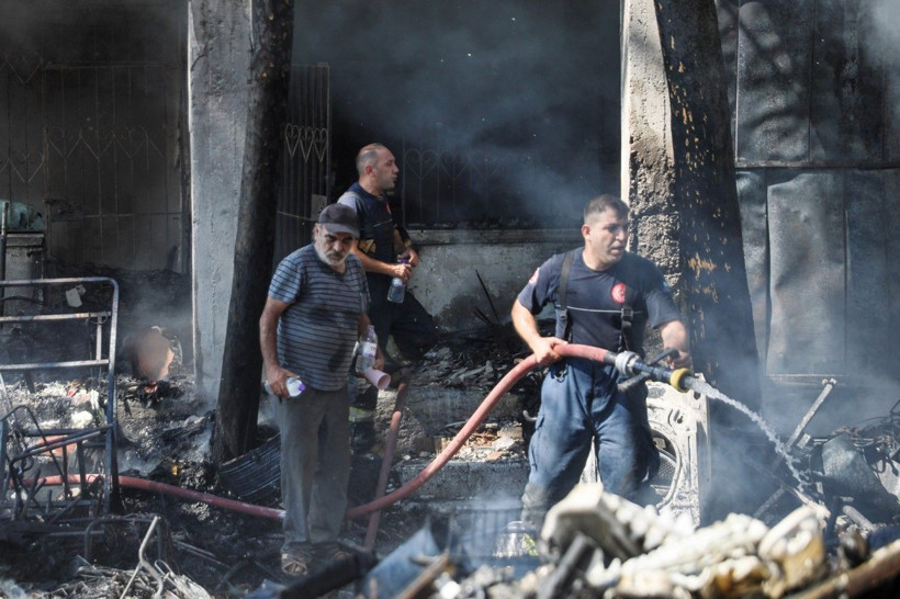 Her şeyini kaybettiği yangına müdahale eden itfaiyecilere su taşıdı - Resim: 7