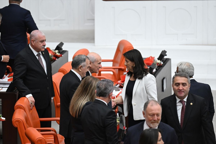 Meclis'te sürpriz görüşme: AK Parti, MHP, İYİ Parti, DEM Parti heyetleri aynı karede - Resim: 15