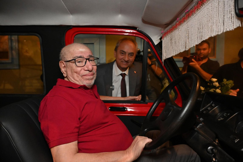 Çiçek Abbas, yıllar sonra minibüsüyle buluştu - Resim: 5