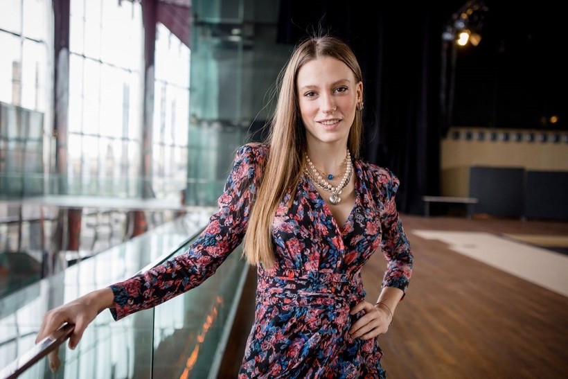 Serenay Sarıkaya ve Kıvanç Tatlıtuğ 'Aile' dizisinde bir araya geliyor - Resim: 4